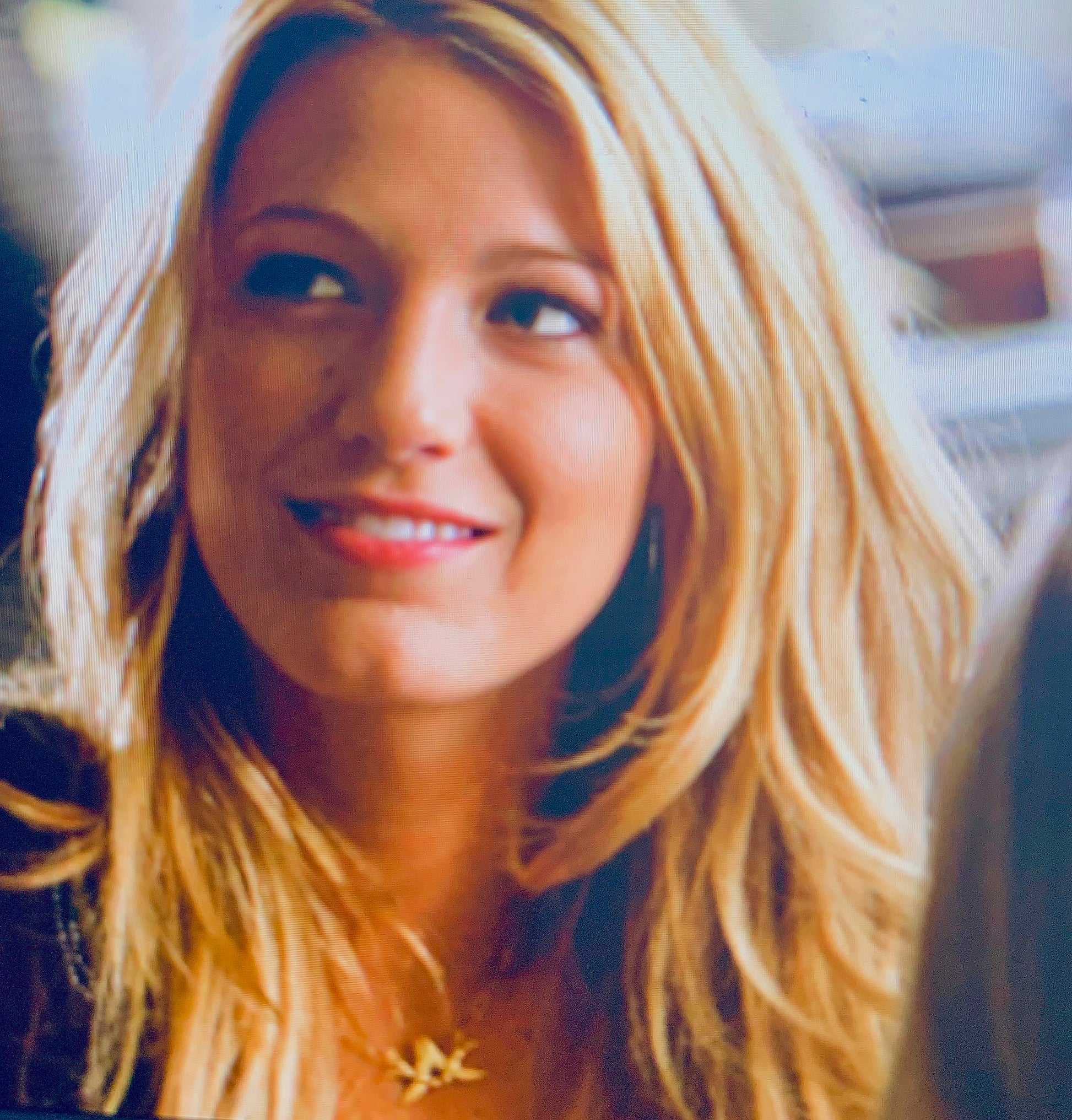 Kissing swallows necklace Blake Lively
